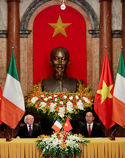 President Michael D. Higgins and President of the Socialist Republic of Vietnam Tran Dai Quang witnessed MOU signing between Irish and Vietnamese higher education institutions and businesses at the Presidential Palace, Hanoi 07/11/2016. Visit to Vietnam by President Michael D. Higgins November 2016. Credit: Maxwell's Photography