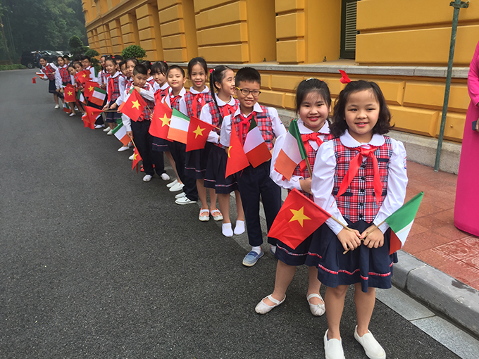 Children at the official ceremony to welcome President Michael D. Higgins at the Presidential Palace, Hanoi 07/11/2016Presidential Palace. Credit: Embassy of Ireland Vietnam