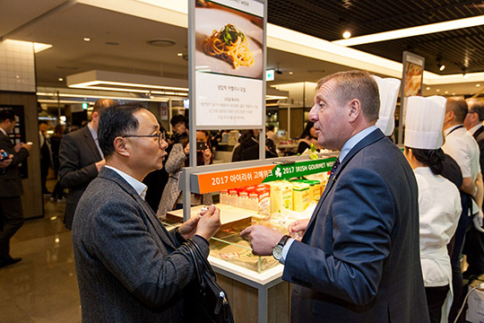 Minister Creed speaks to customers at the Irish Gourmet Food Week at Hyundai Department Store, Seoul