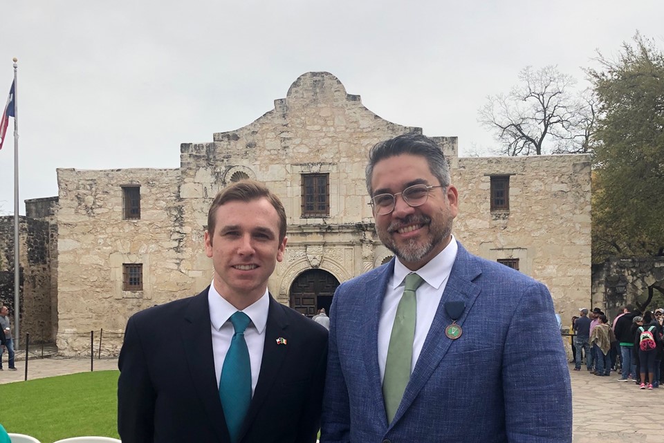 Vice Consul Paul Breen and San Antonio Councilman Roberto Trevino at Alamo on St Patrick's Day 2019. 